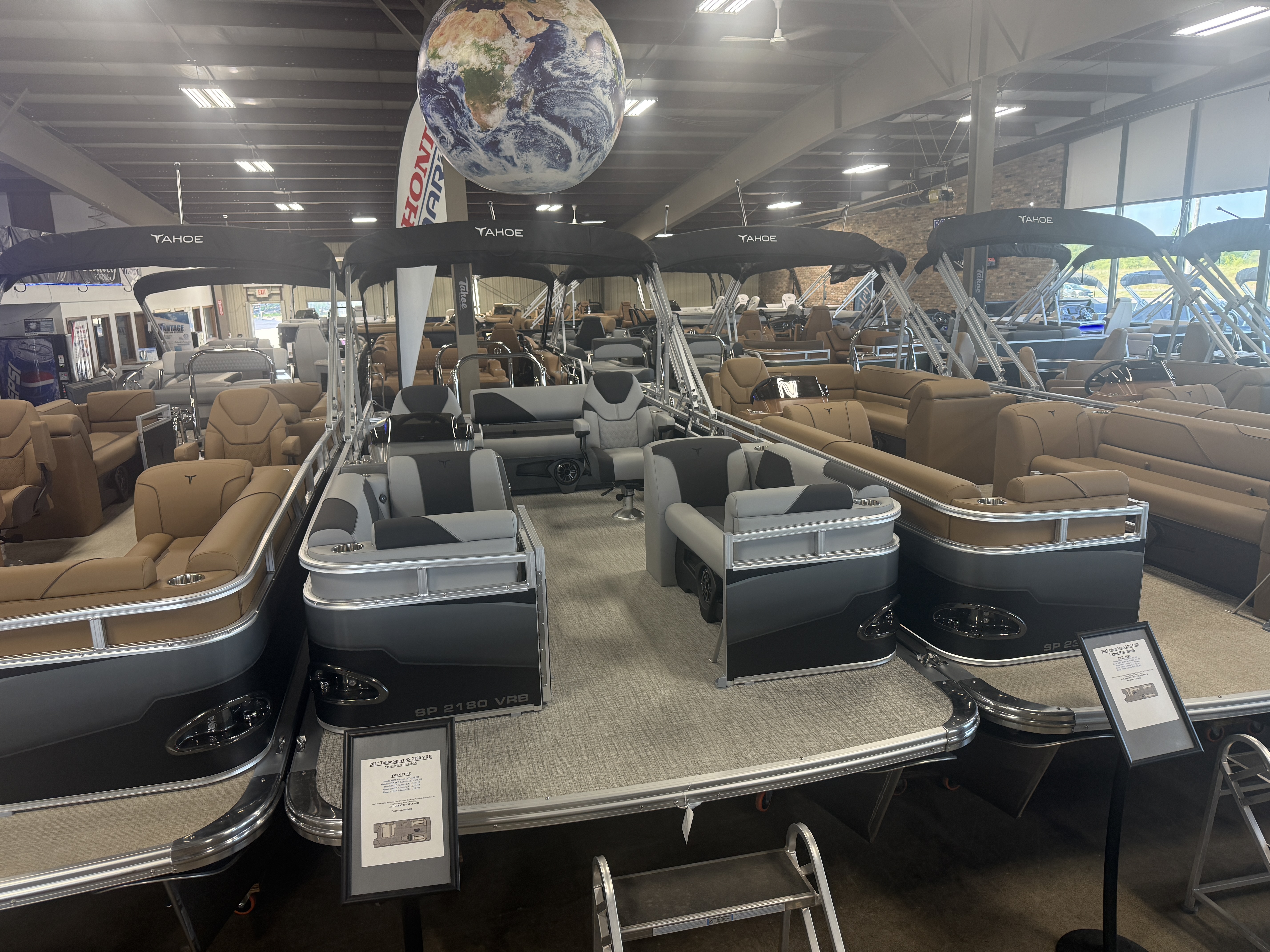 2027 Tahoe Sport VRB 2180 Swingback & 4-Stroke $31995