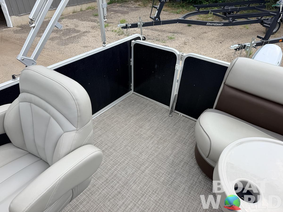 Used 2016 Premier 220 SunSpree & 50HP Honda 4Stroke -$24,995
