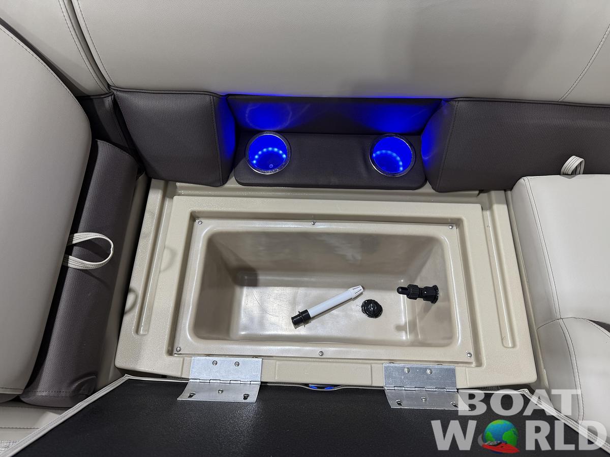 2026 Bentley Pontoons Legacy 220 Swingback 