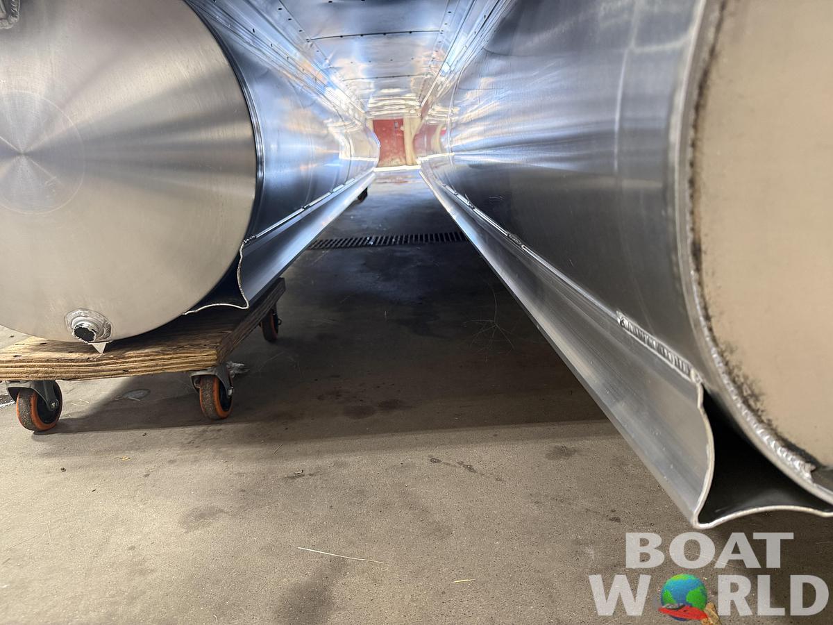 2026 Tahoe Pontoons LTZ 2385 Swingback (VRB) Tritoon 