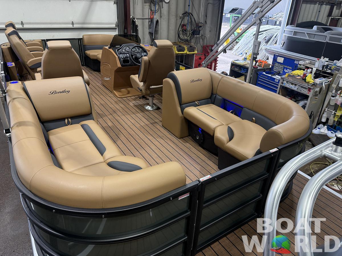 2026 Bentley Legacy 150HP 220 Navigator DL Quad Lounge $49995