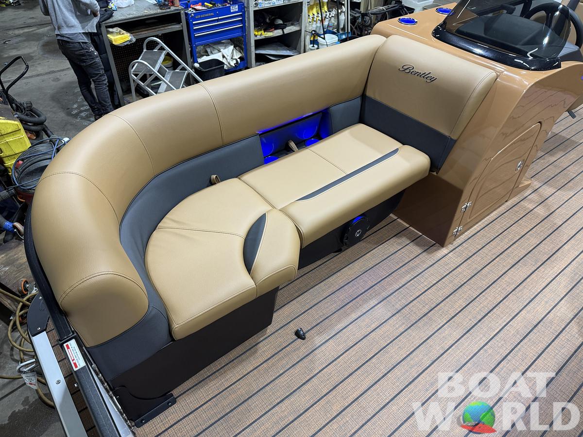 2026 Bentley Pontoons Legacy 220 Swingback