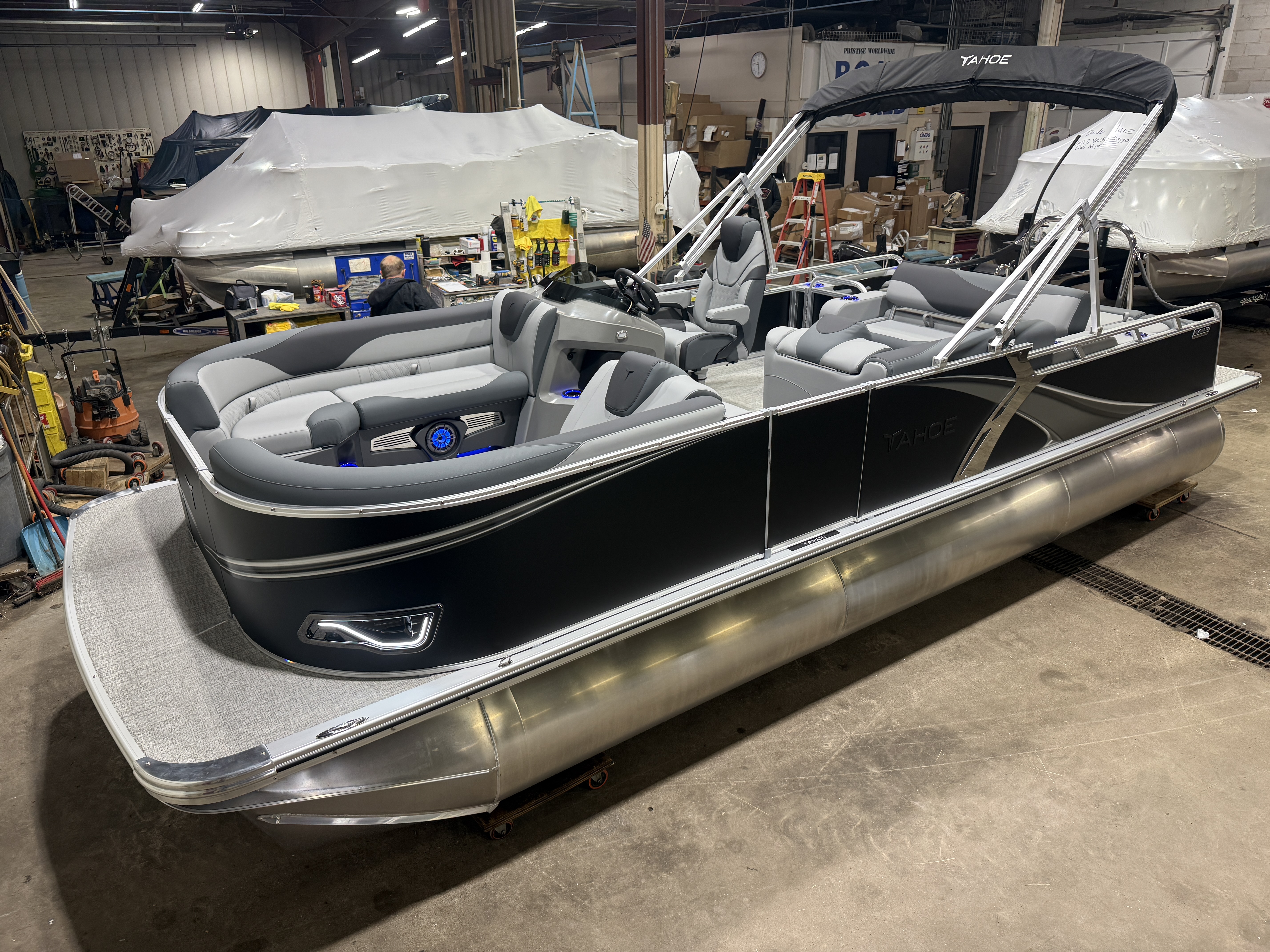 2026 Tahoe Pontoons LTZ 2385 Swingback (VRB) Tritoon 