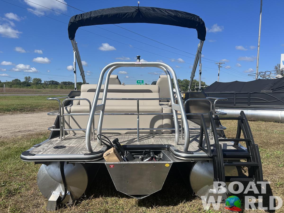 2026 Bentley Pontoons Legacy 223 Swingback Tritoon 