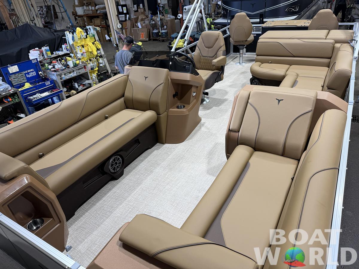 2027 Tahoe Sport Rear Fish 2385 & 4-Stroke $37995