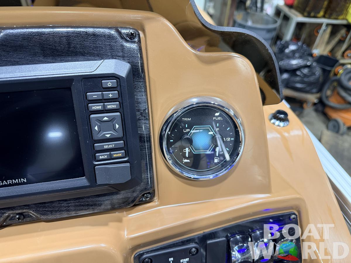 2026 Tahoe Sport 2385 VRB Swingback Tritoon $47995