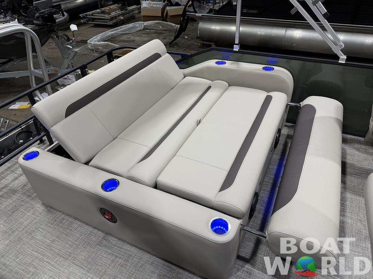 2026 Bentley Pontoons Legacy 220 Swingback