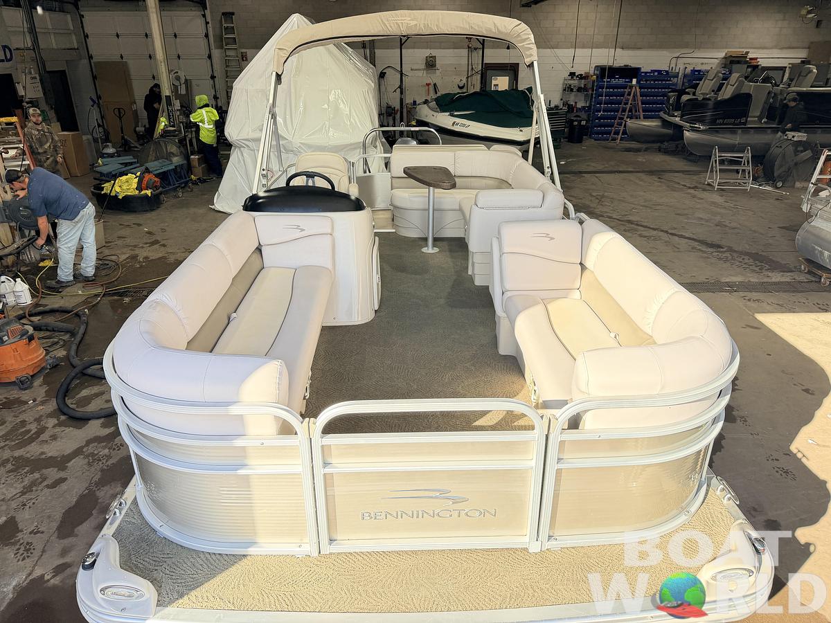 Used 2014 Bennington 21 SLX & 90HP Yamaha 4Stroke -$19,995