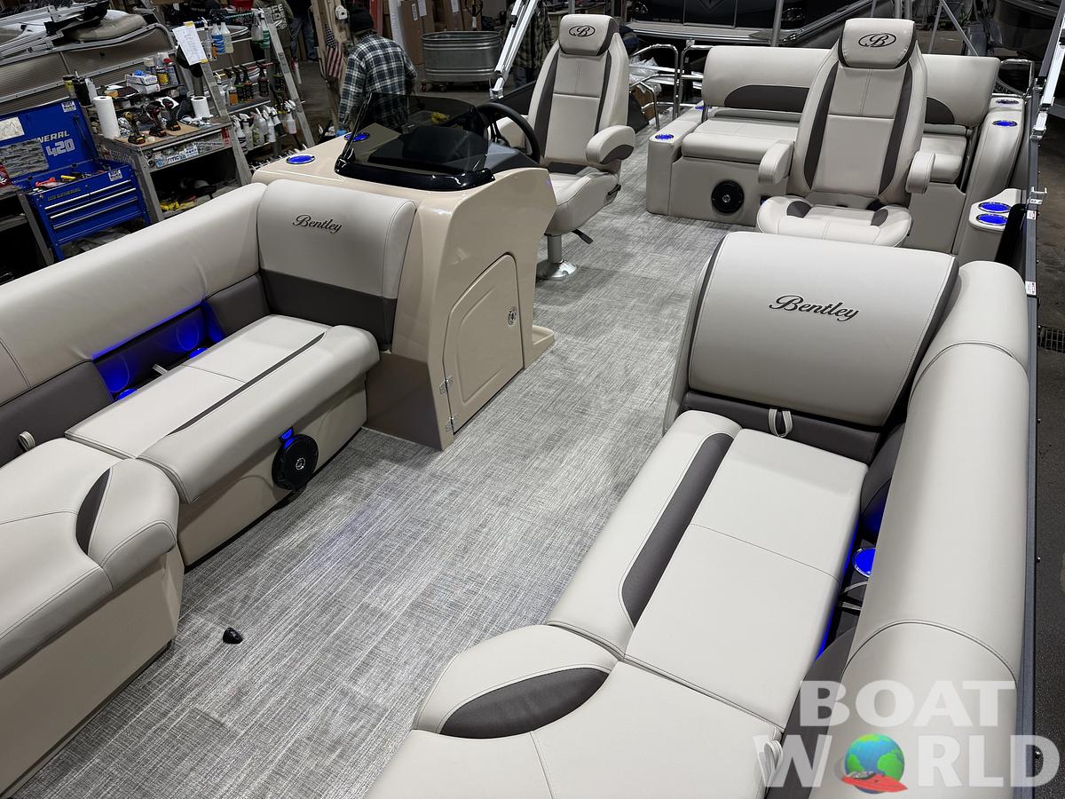 2026 Bentley Pontoons Legacy 220 Swingback 