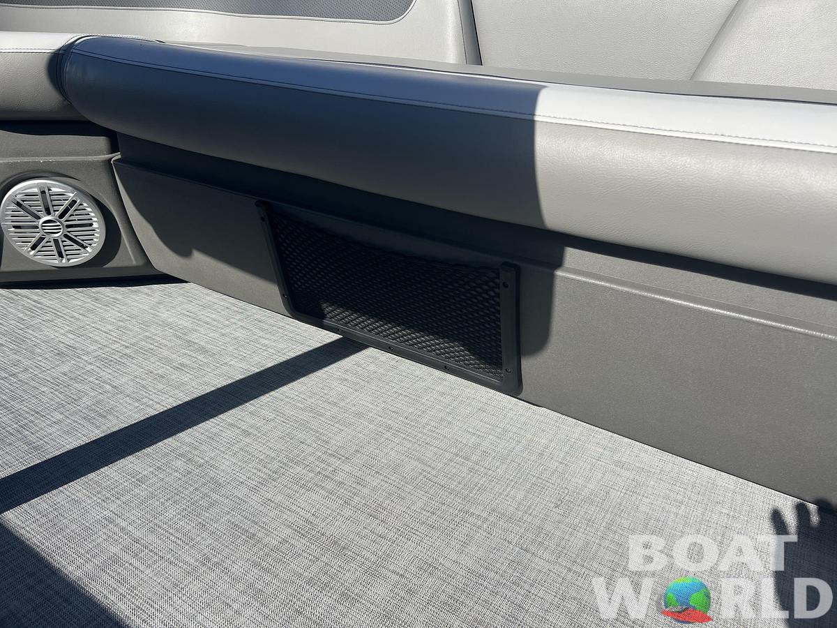 2026 Princecraft Vectra 23 RL Swingback Lounge Pontoon