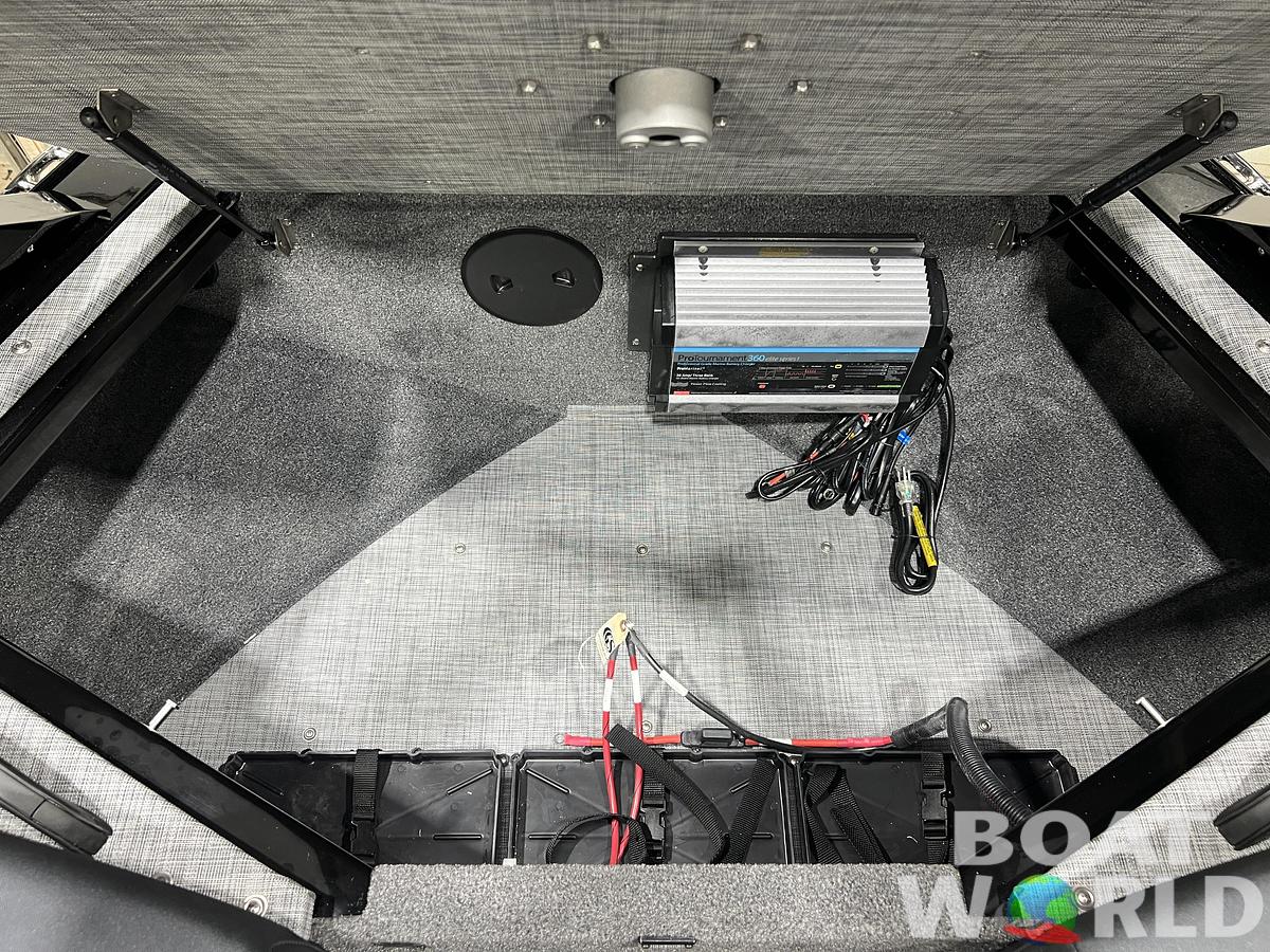 2026 Princecraft Ventura 230 WRL Swingback Deckboat