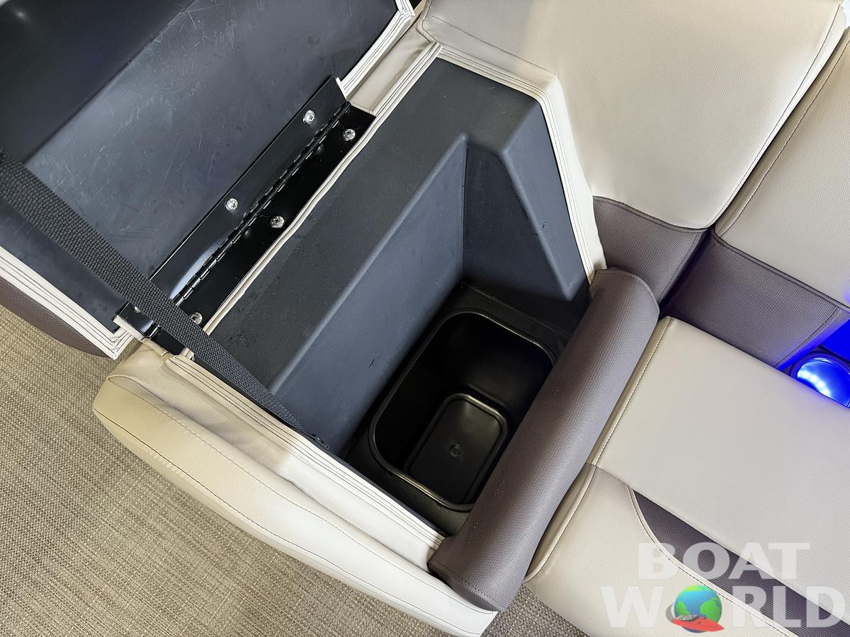 2025 Bentley Pontoons Legacy 220 Navigator Quad Lounge & Honda 4-Stroke EFI