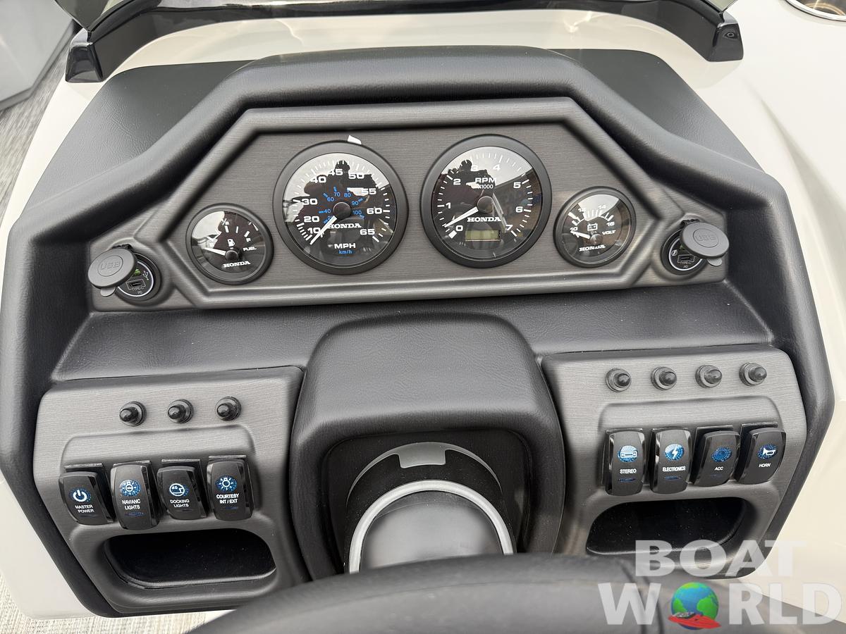 2025 Bentley Pontoons Legacy 200 Swingback