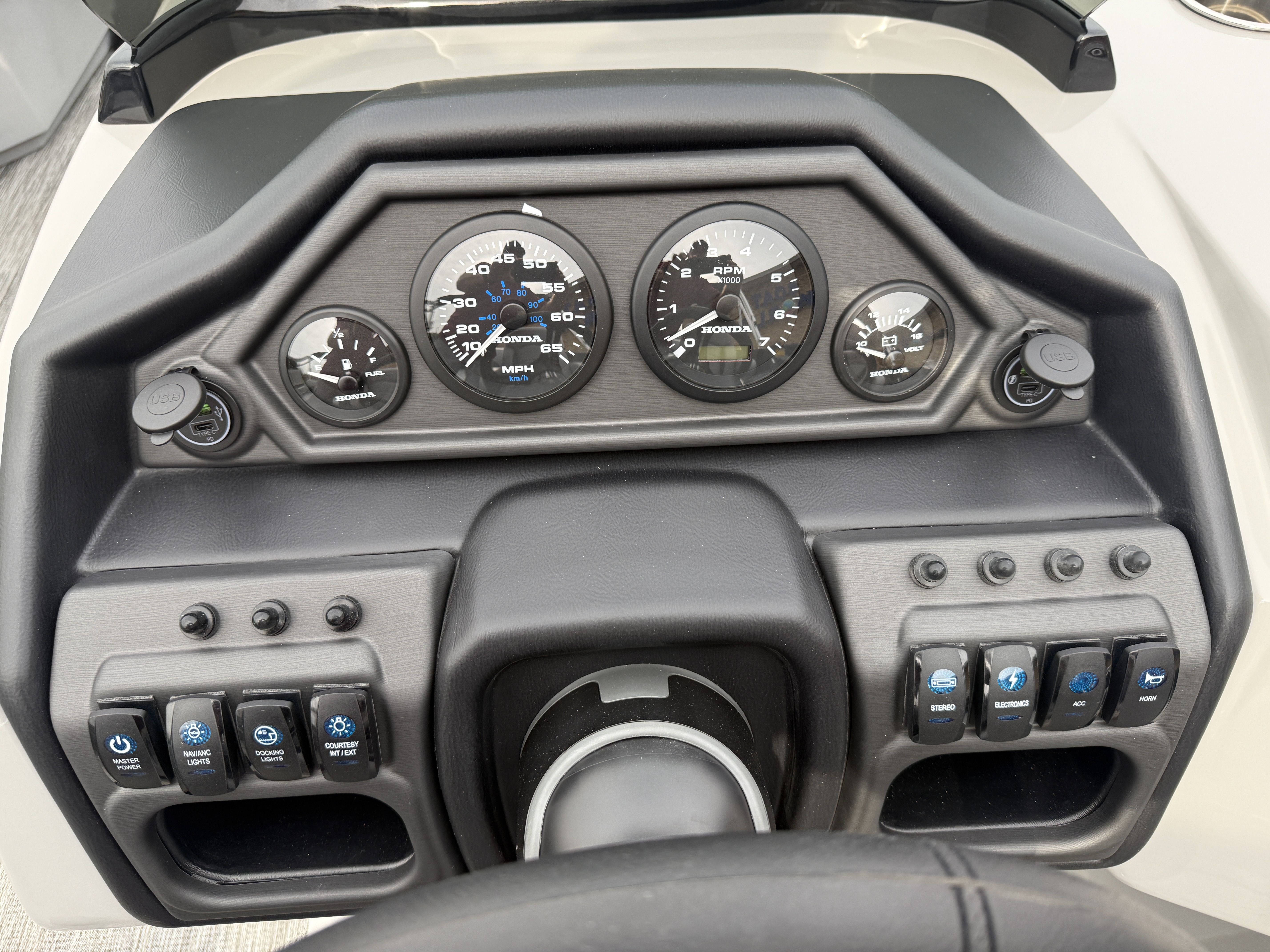2025 Bentley Pontoons Legacy 200 Swingback
