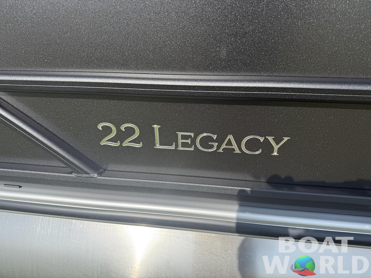 2026 Bentley Pontoons Legacy 220 Swingback & Honda 4-Stroke EFI