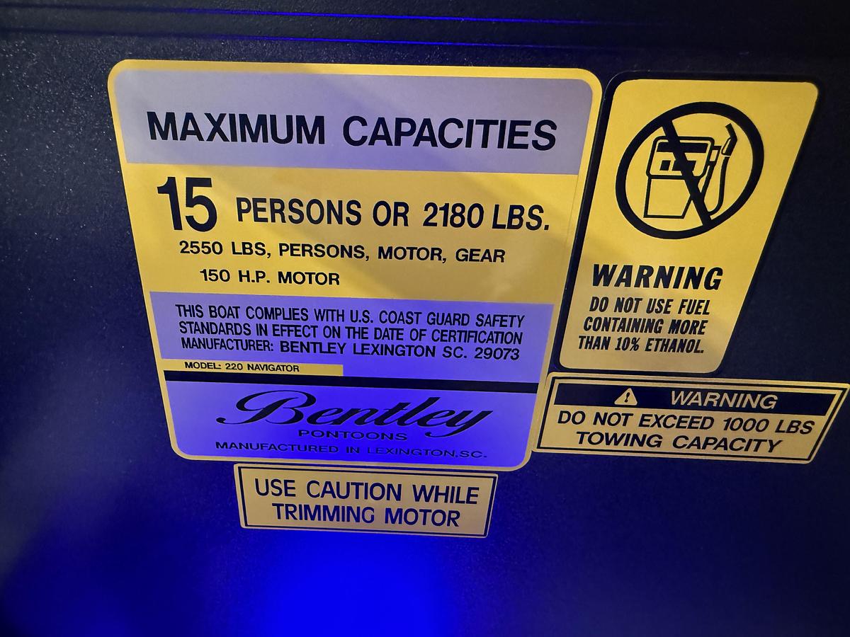 2025 Bentley Pontoons Legacy 220 Navigator Quad Lounge & Honda 4-Stroke EFI