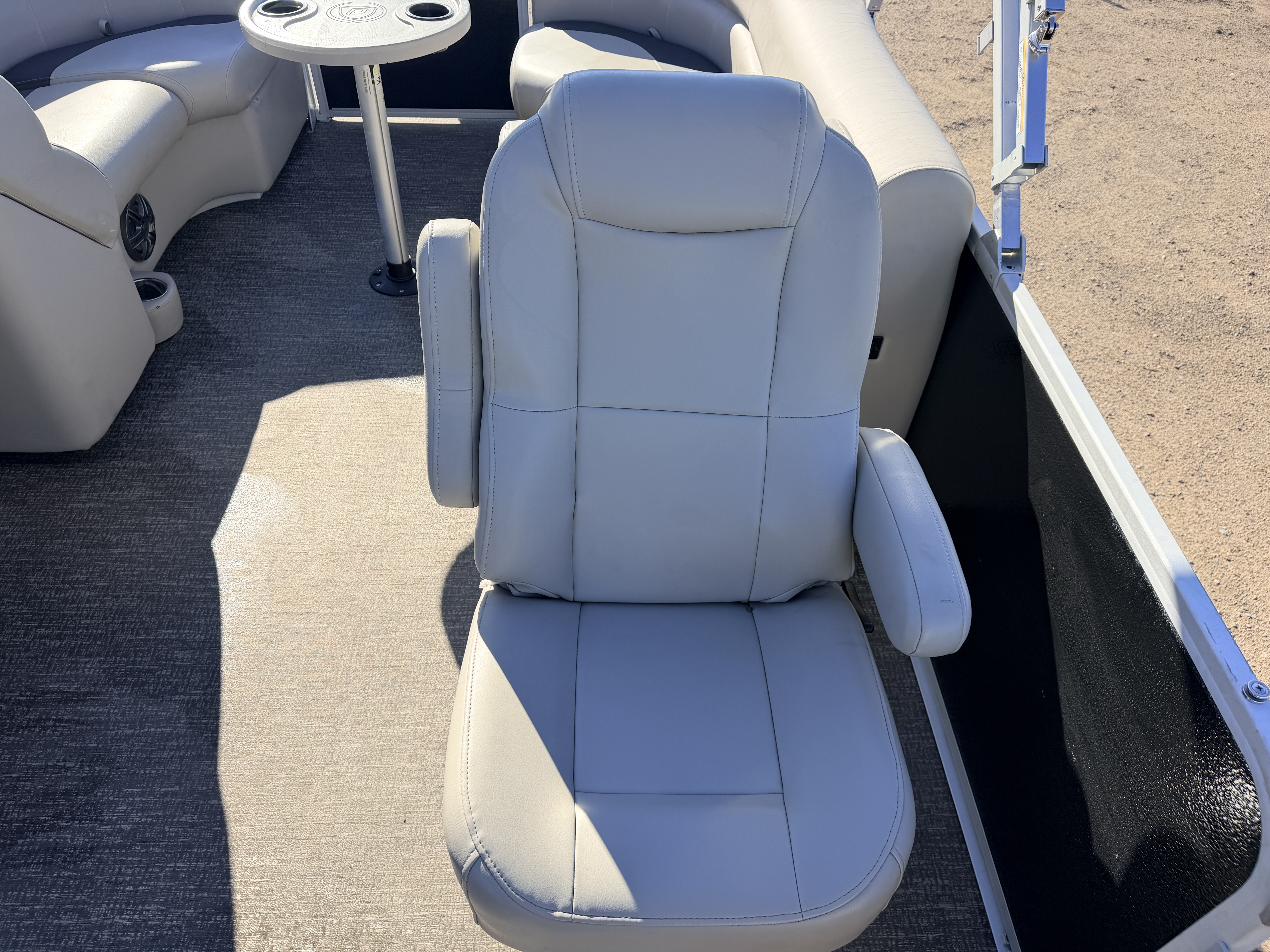Used 2022 Premier 230 SunSpree RF & 116HP Yamaha 4Stroke -$34,995