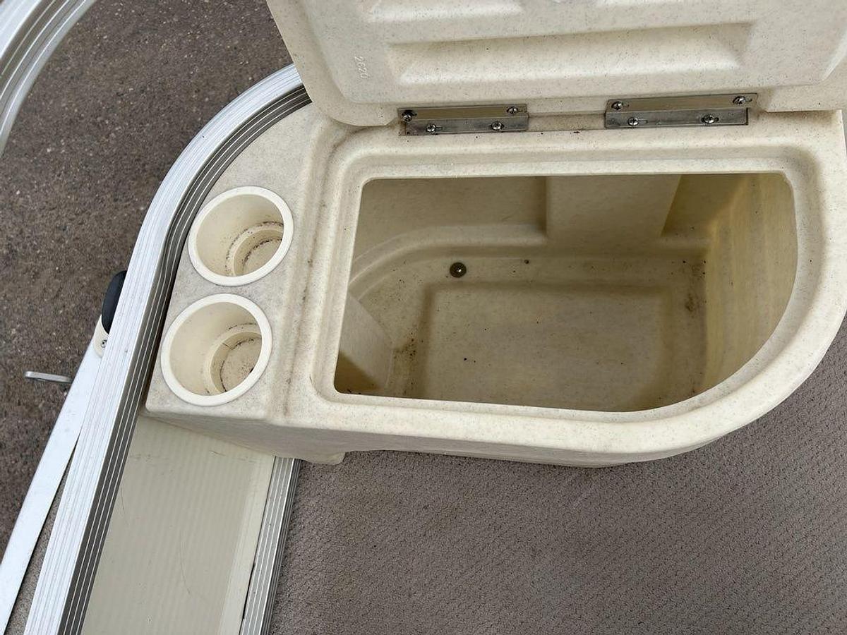 Used 2005 Bennington Sedona F21 Pontoon