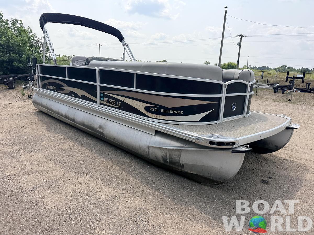 Used 2016 Premier 220 SunSpree & 50HP Honda 4Stroke -$24,995