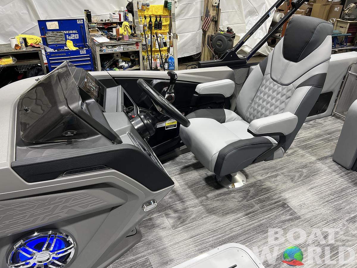 2026 Tahoe Pontoons Cascade 2385 Swingback (VRB) Tritoon