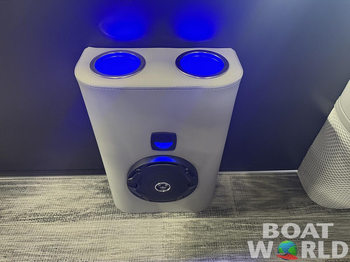 2026 Bentley Pontoons Legacy 220 Navigator DL Quad Lounge