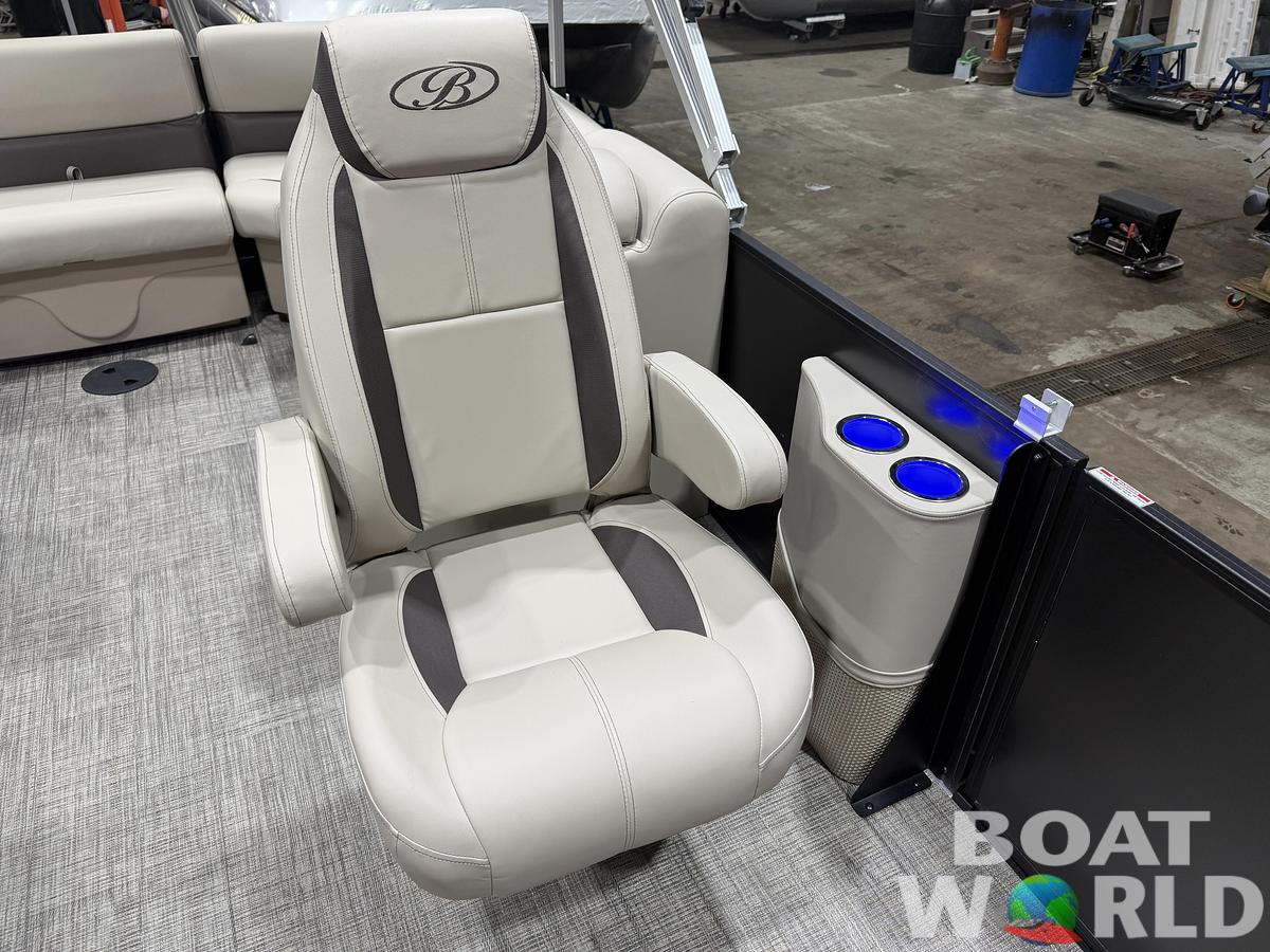 2026 Bentley Pontoons Legacy 223 Navigator Quad Lounge Tritoon