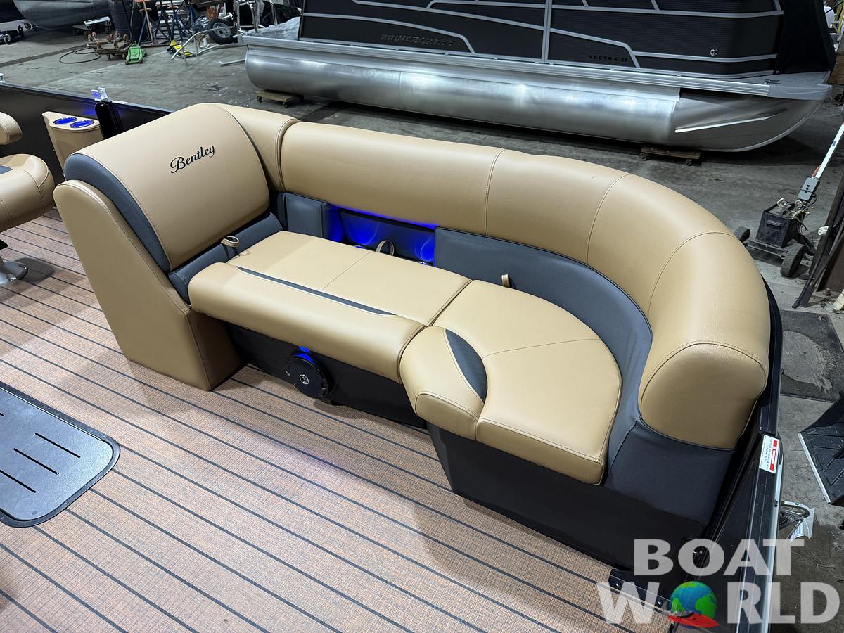 2026 Bentley Legacy 300hp Swingback 243 Tritoon $68995