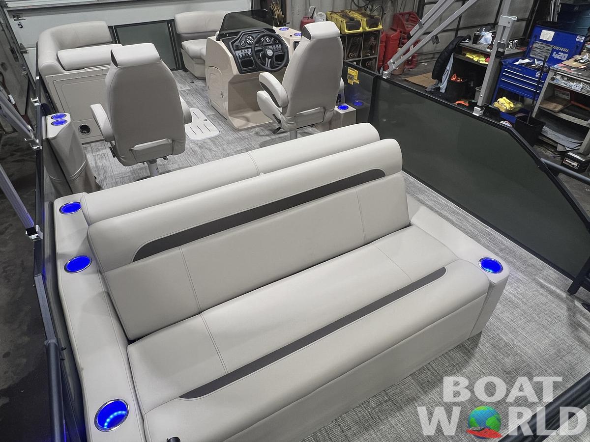 2026 Bentley Pontoons Legacy 223 Swingback Tritoon
