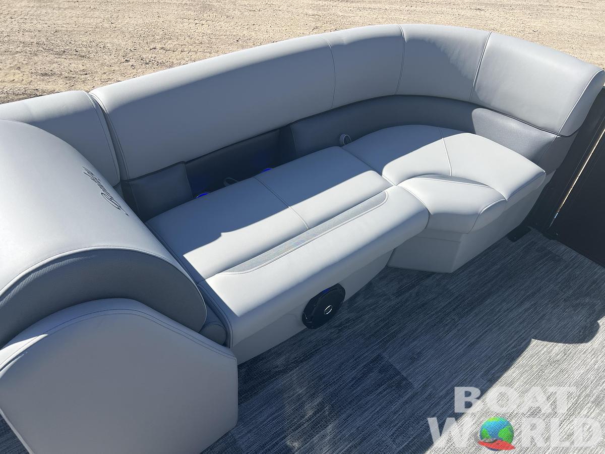 2026 Bentley Pontoons Legacy 220 QSB Swingback
