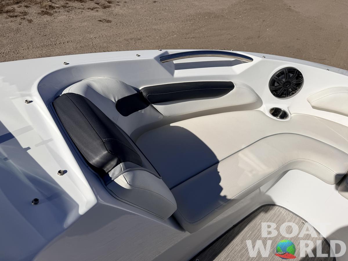 Used 2017 Rinker QX19 Bowrider & 250HP 4.5L V6 Mercruiser -$17,995