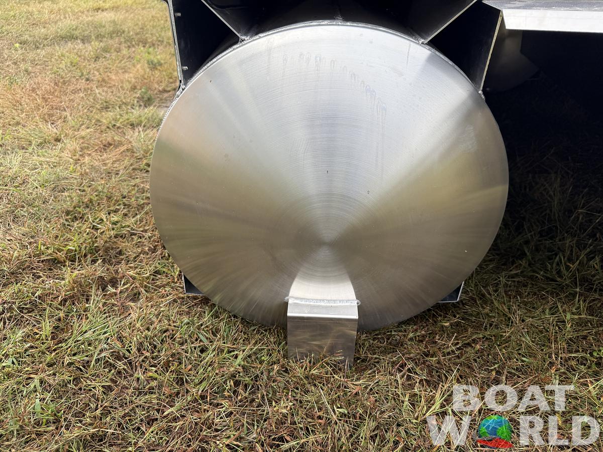 2026 Montego Bay 8522 Quad Lounge Tritoon 