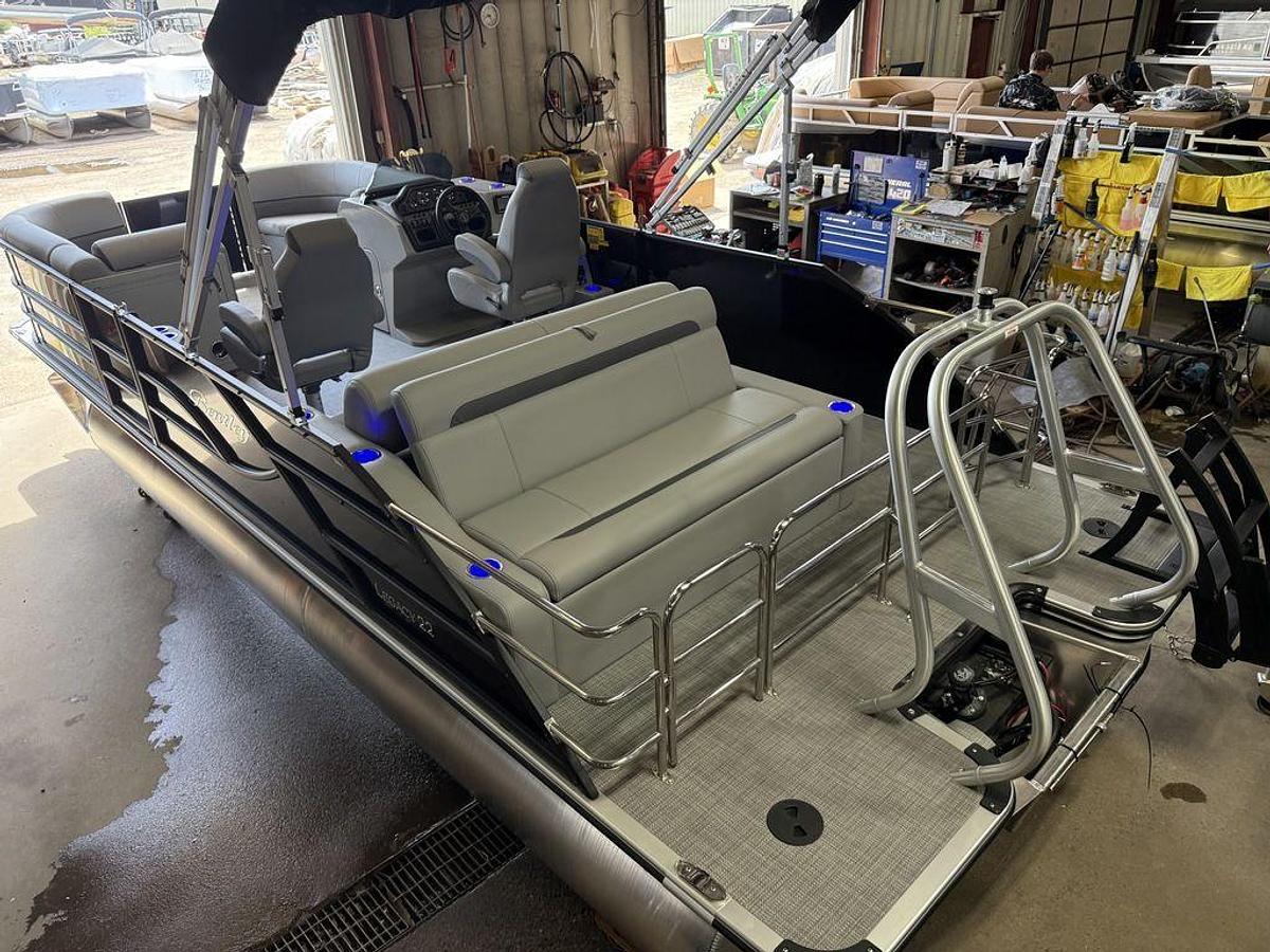 2026 Bentley Pontoons Legacy 220 Swingback & Honda 4-Stroke EFI