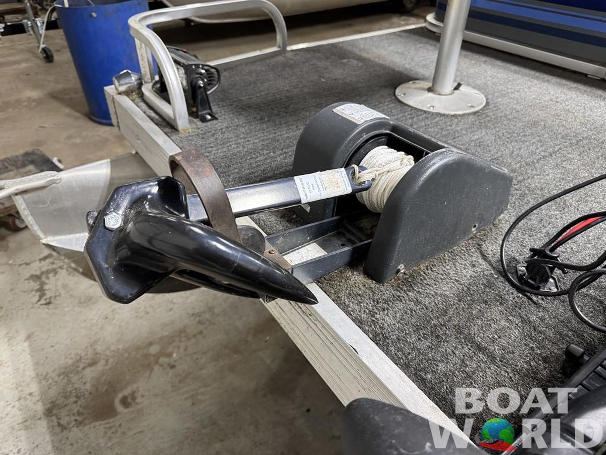 Used 2002 TMC 2200 FM Pontoon