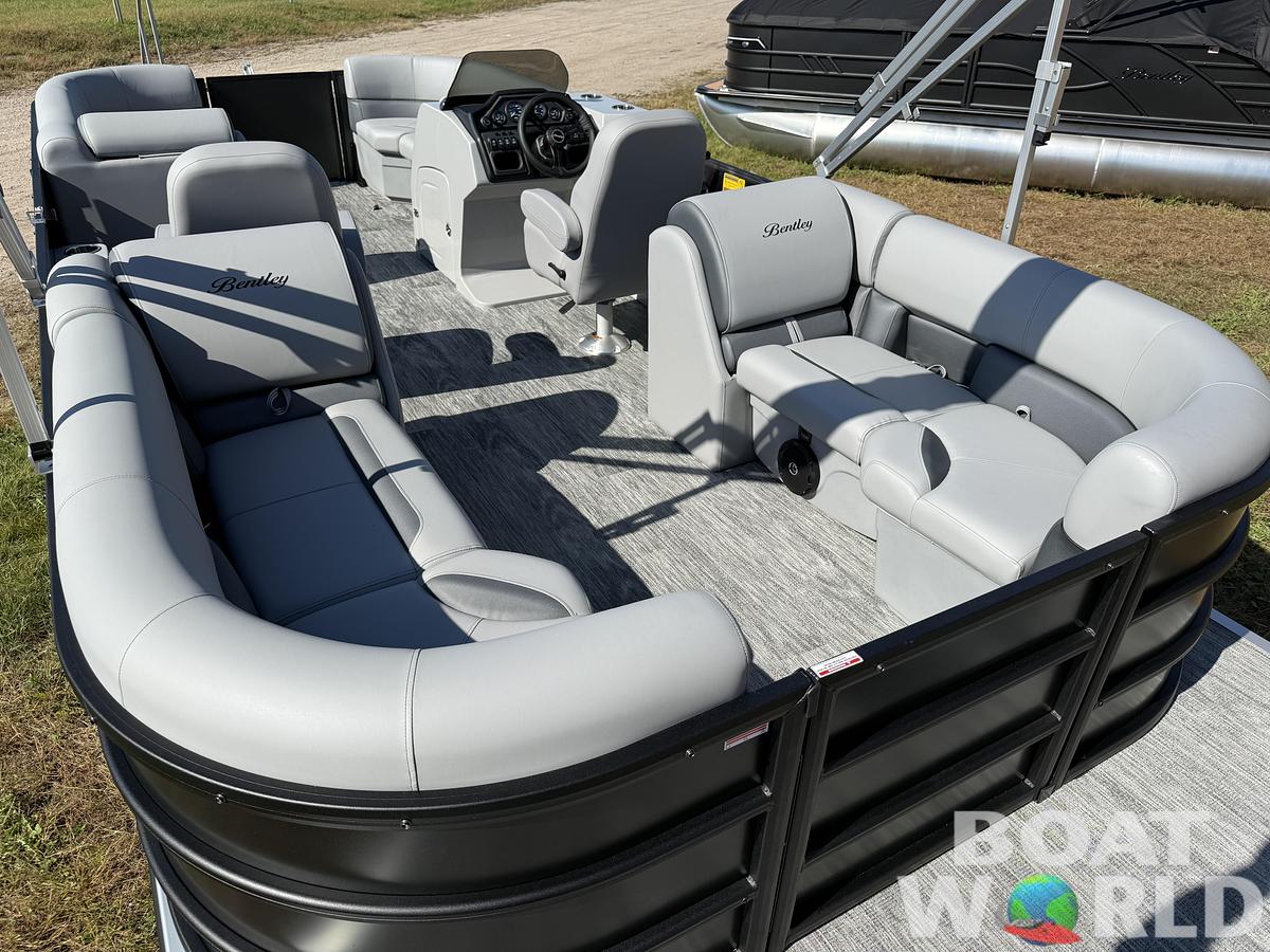 2026 Bentley Pontoons Legacy 220 Navigator Quad Lounge 