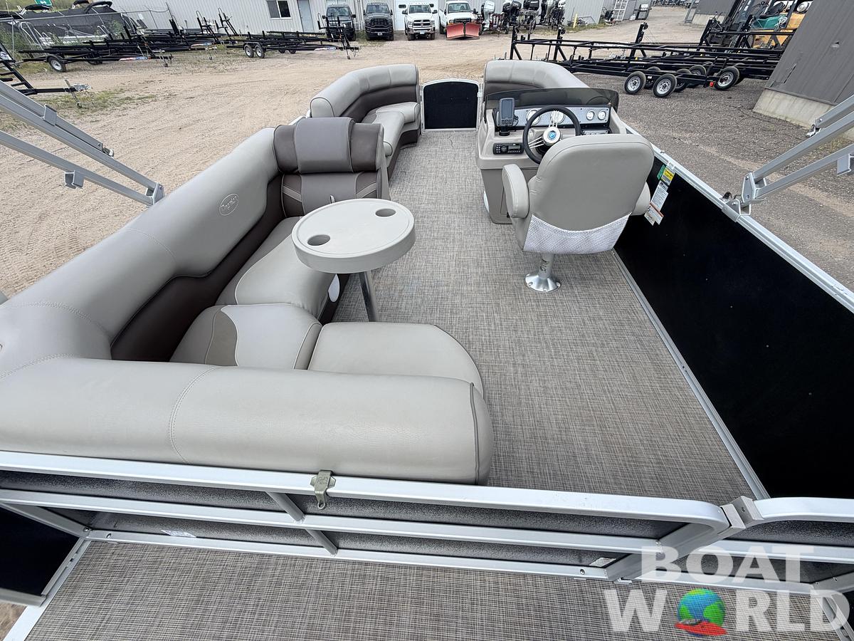 Used 2016 Premier 220 SunSpree & 50HP Honda 4Stroke -$24,995
