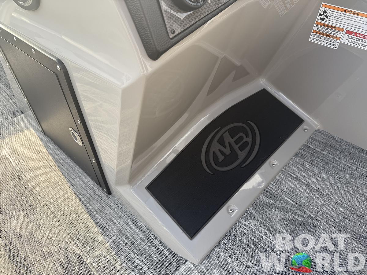 2026 Montego Bay 8522 Swingback Deluxe Pontoon