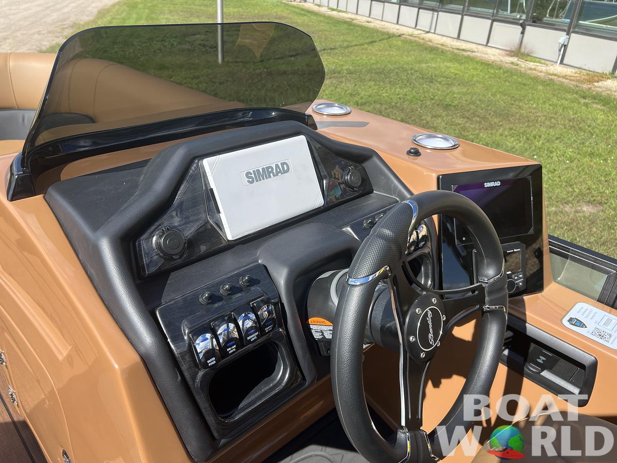 2026 Bentley Pontoons Elite 223 Swingback Tritoon