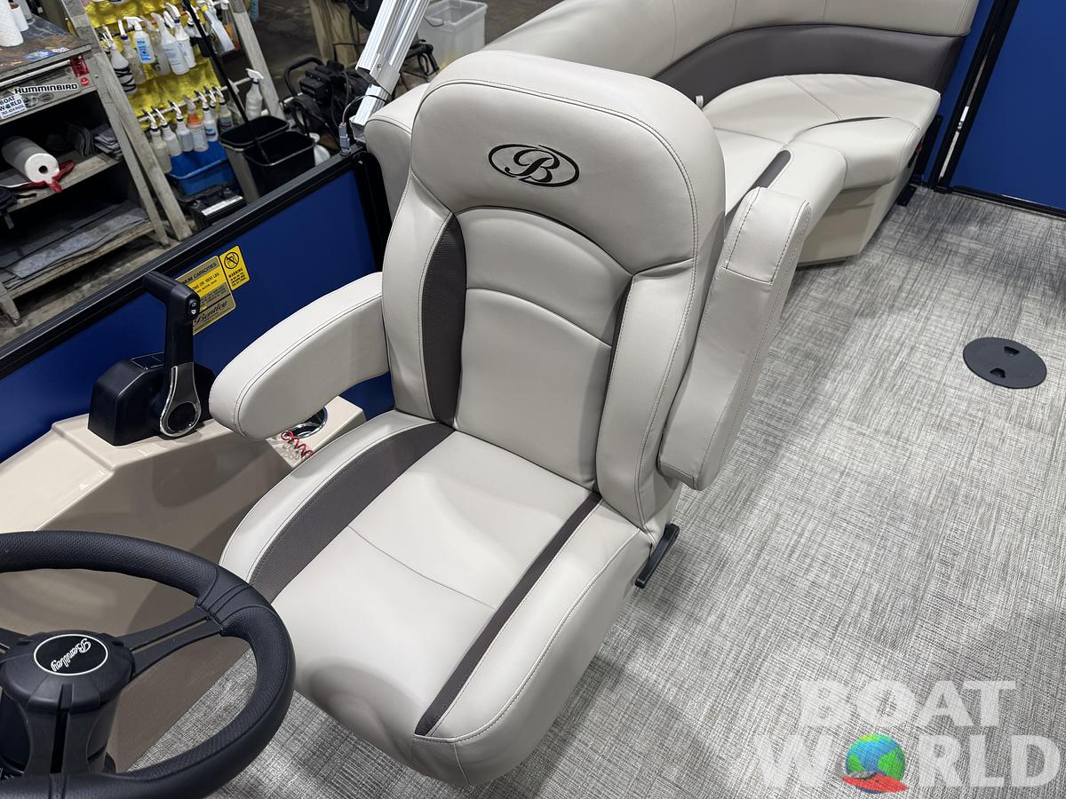 2026 Bentley Pontoons Legacy 220 Navigator Quad Lounge