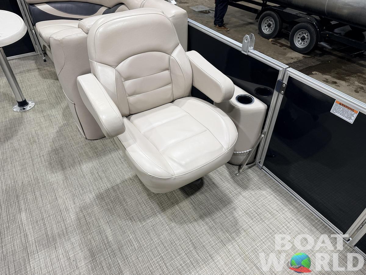 Used 2016 Sylvan Mirage 822 LZ & 50HP Yamaha 4Stroke - $21,995