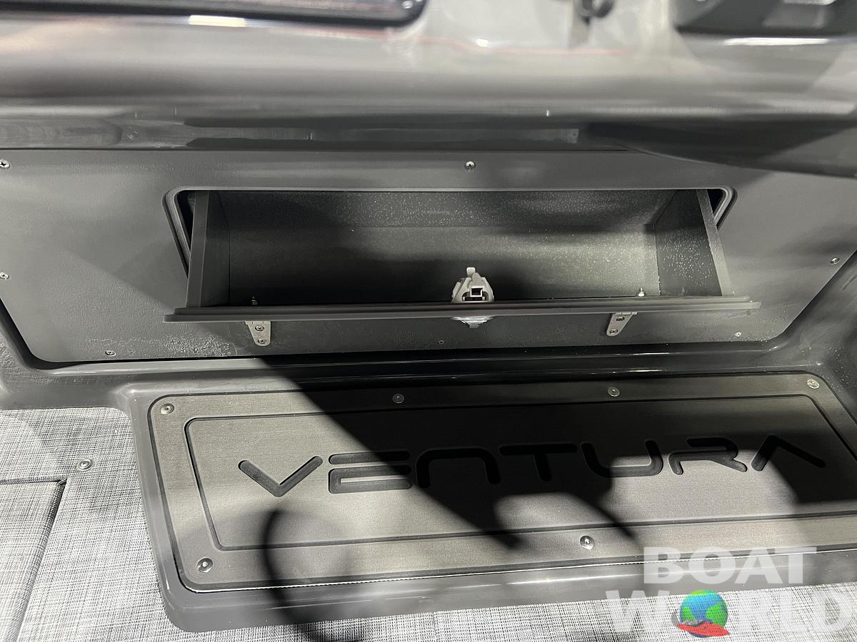 2026 Princecraft Ventura 230 WRL Swingback Deckboat