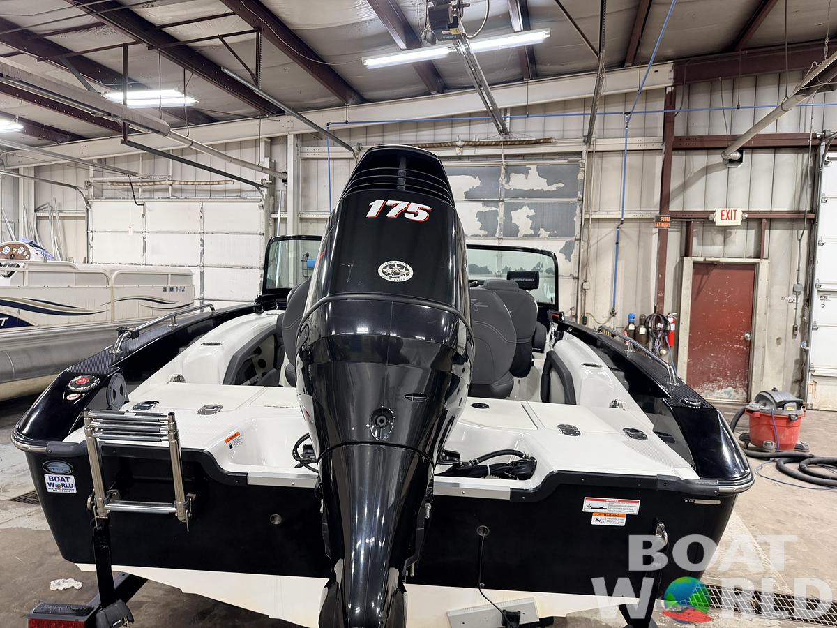 Used 2016 Larson FX 1850 DC Fiberglass Fishing Boat