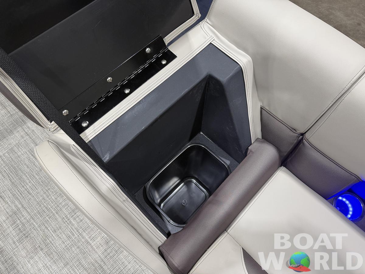 2026 Bentley Pontoons Legacy 220 QSB Swingback 