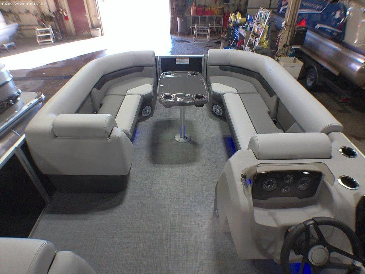 2025 Princecraft Vectra 23 RL Swingback Lounge Pontoon & Mercury 4-Stroke EFI