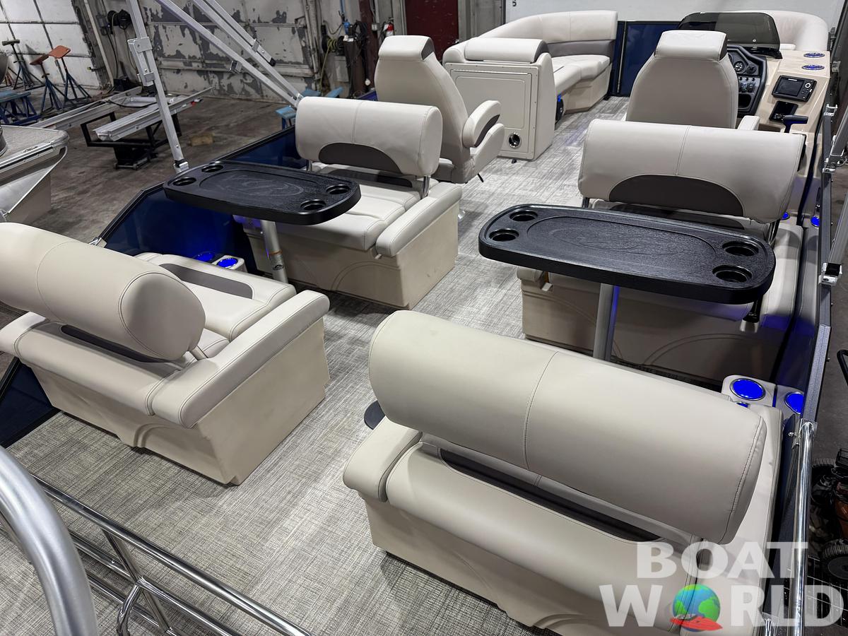 2026 Bentley Pontoons Legacy 220 QSB Swingback 