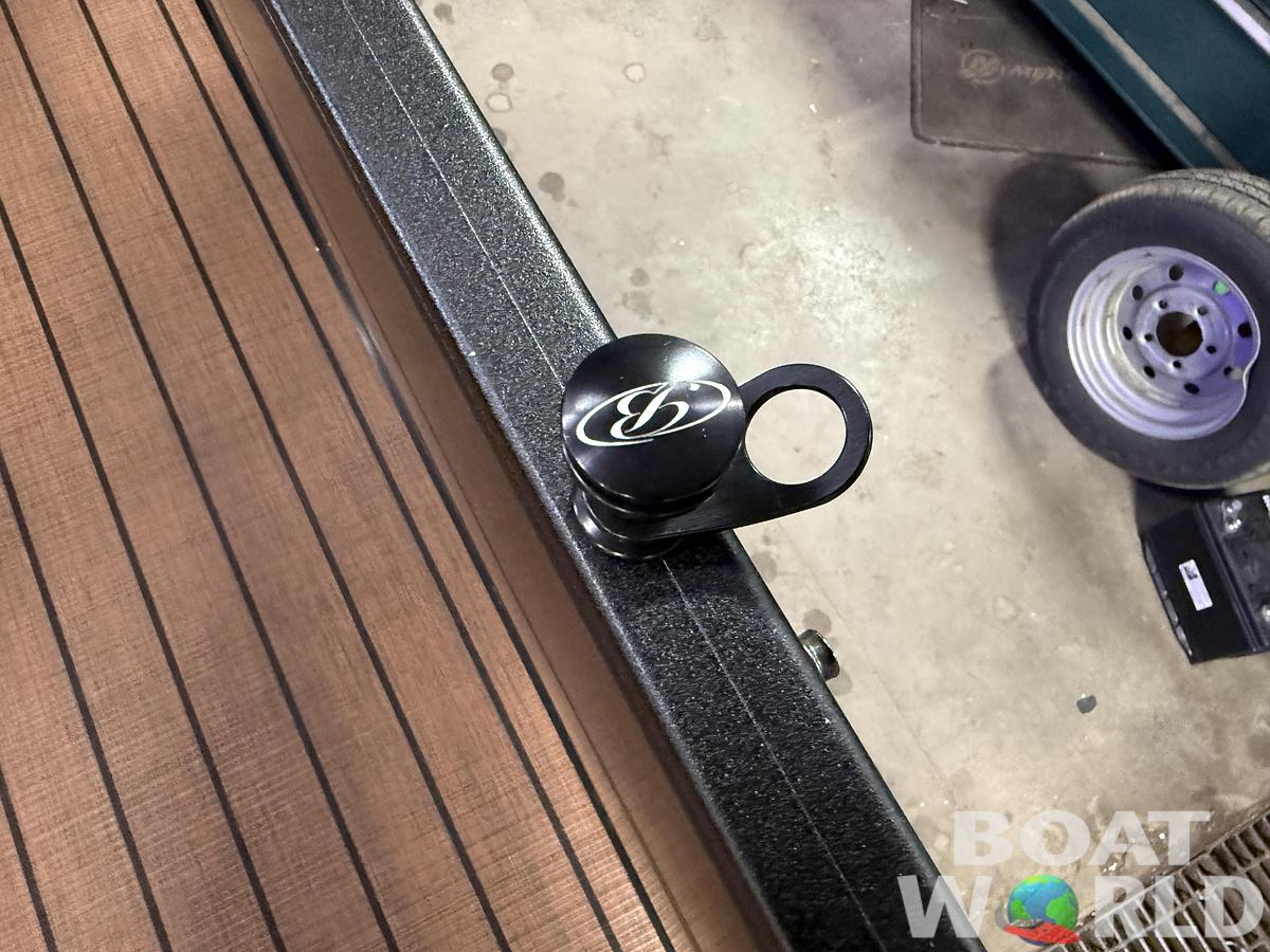 2026 Bentley Pontoons Elite 223 Swingback Tritoon