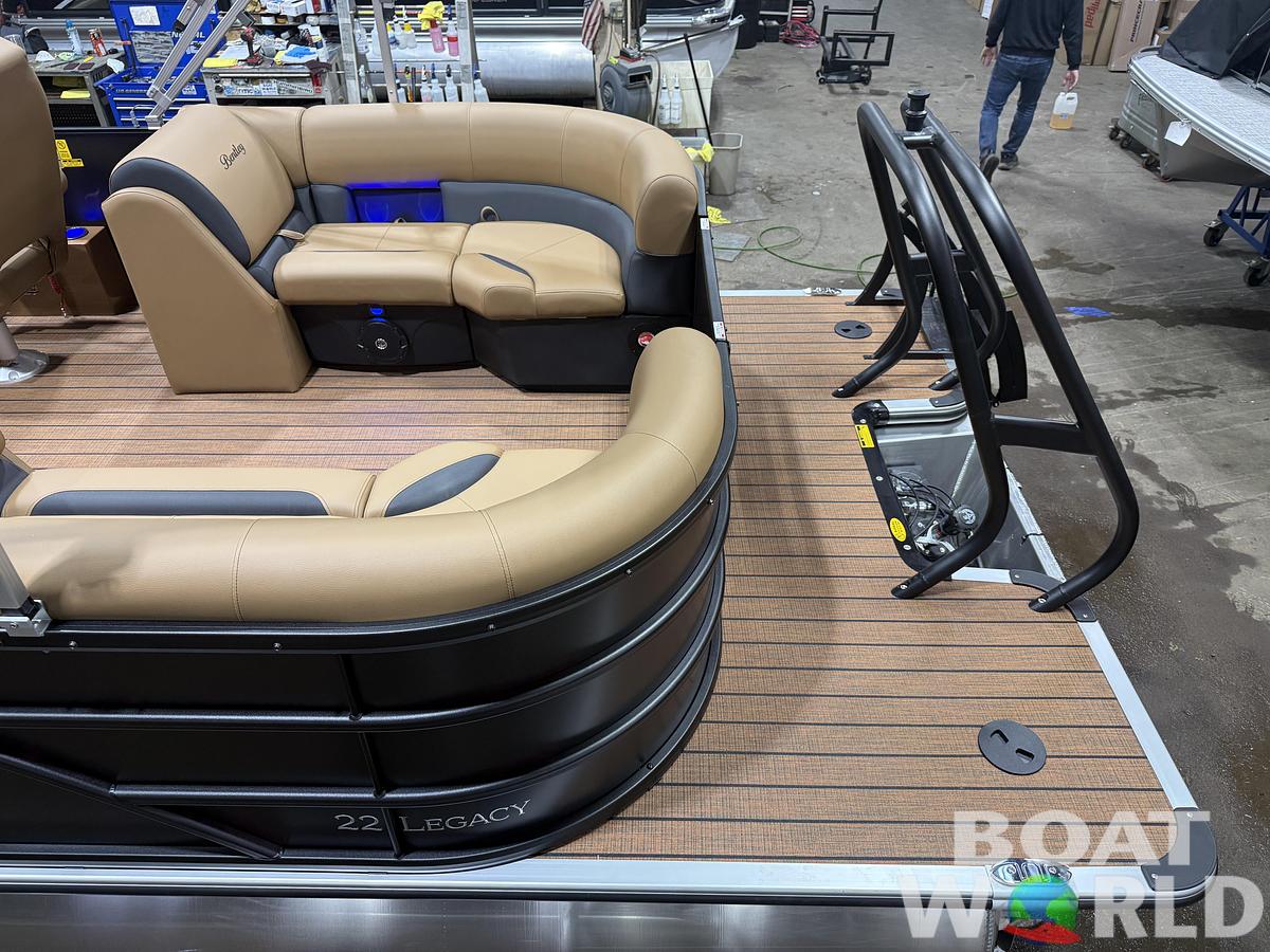 2026 Bentley Legacy 220 Navigator DL Quad Lounge $42995