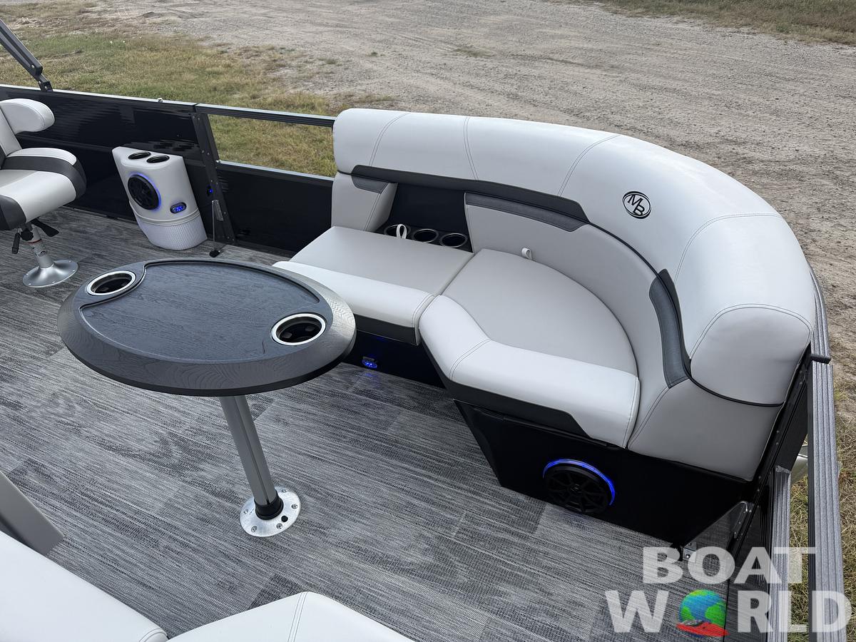 2026 Montego Bay 8522 Swingback Deluxe Pontoon 