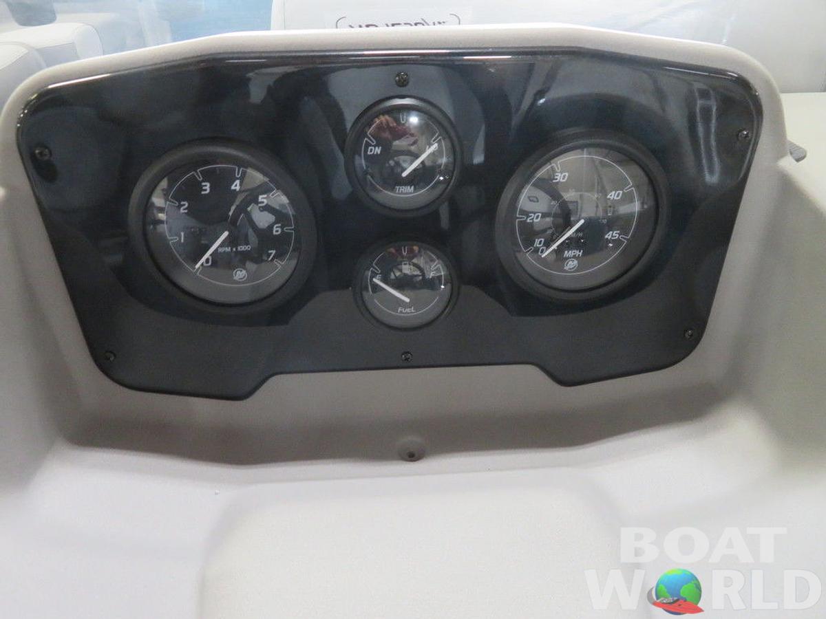 2025 Princecraft Vectra 23 RL SS Swingback Pontoon & Mercury 4-Stroke EFI