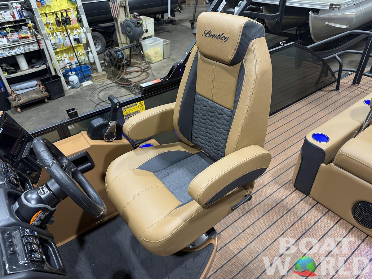 2026 Bentley Pontoons Elite 223 Swingback Tritoon