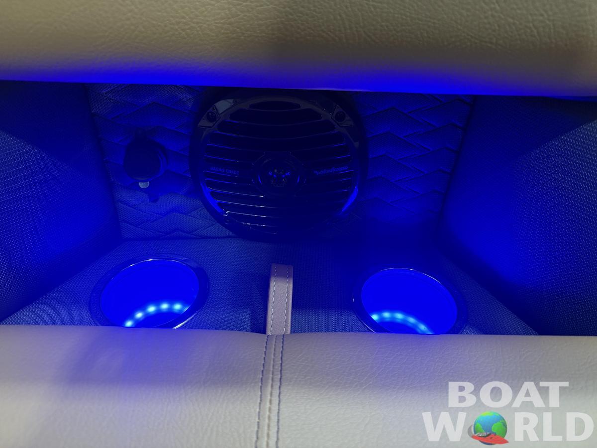 2026 Bentley Pontoons Elite 223 Swingback Tritoon & 200HP 